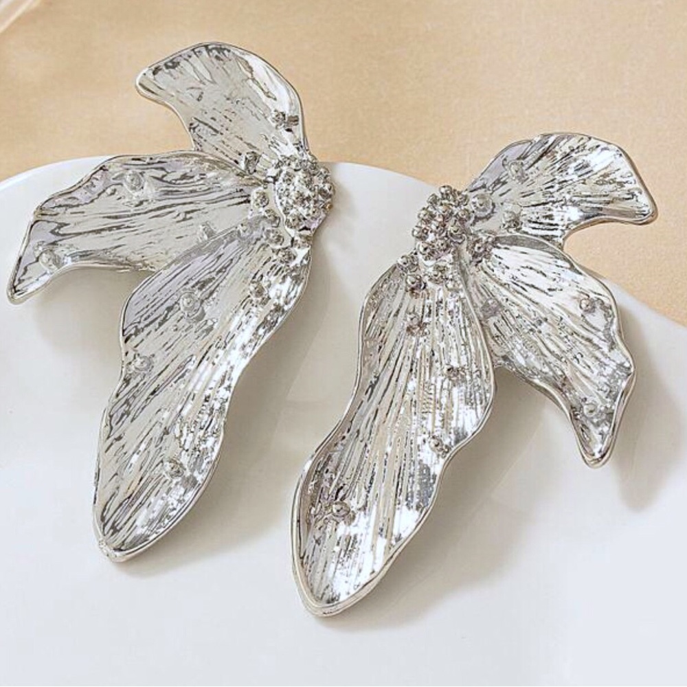 ✨3for$38  New Anthro Lotus Flower Drop Earring - Picture 8 of 14